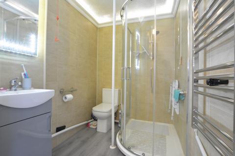 2 bedroom retirement property for sale, Oak Road, Southgate, RH11