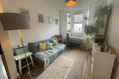 1 bedroom flat to rent, Glynn Road, Hackney, E5