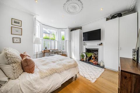 2 bedroom flat for sale, Haldon Road, London