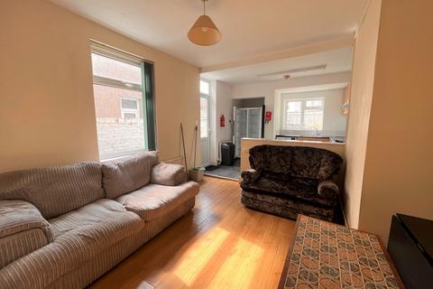 5 bedroom terraced house to rent, Toronto Road, Bristol BS7