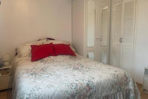 3 bedroom flat to rent, Renfrew Road, Hounslow TW4