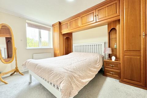 2 bedroom flat for sale, 9 Station Court, LS15