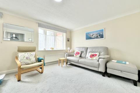 2 bedroom flat for sale, 9 Station Court, LS15