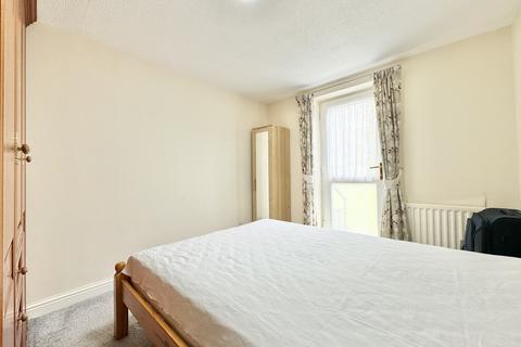 2 bedroom flat for sale, 9 Station Court, LS15