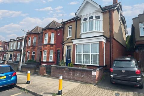 4 bedroom end of terrace house for sale, Tennyson Road, Luton LU1