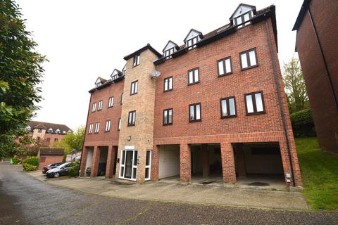 2 bedroom flat to rent, Angle Side, Braintree, CM7