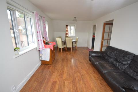 2 bedroom flat to rent, Angle Side, Braintree, CM7