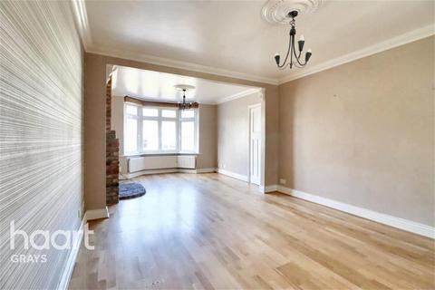 3 bedroom end of terrace house to rent, Oval Gardens, Grays