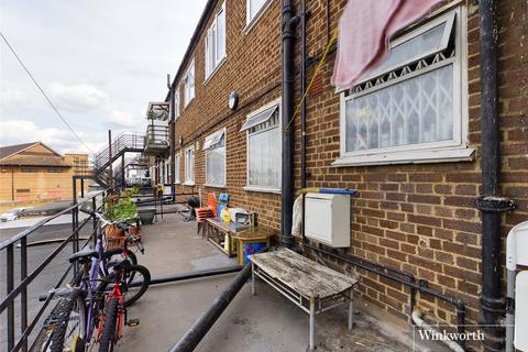712a Kenton Road, Harrow, HA3 9QX