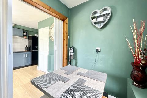 61 Staneway, Gateshead, NE10 8LR