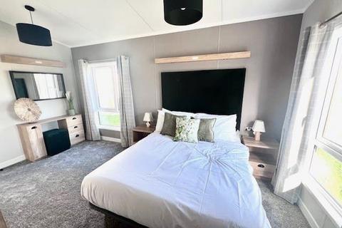 2 bedroom lodge for sale, Steeple Bay Holiday Park