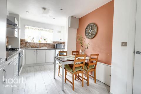 219 Cross Road, Mawneys, Romford, RM7 8HX
