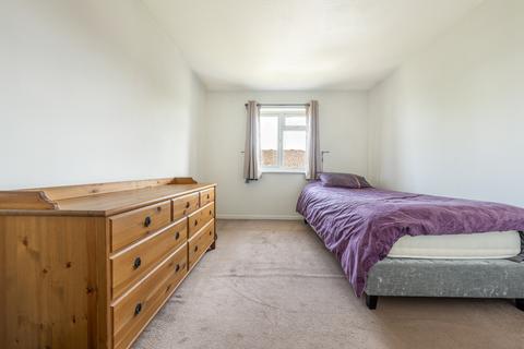1 bedroom flat to rent, East Street, Epsom KT17