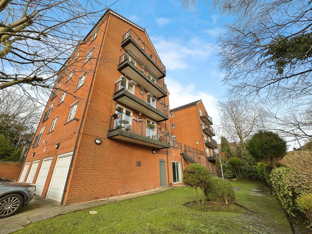 The Coppice, Prestwich, M25 3 bed apartment for sale £350,000