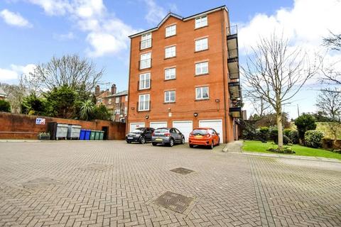 3 bedroom apartment for sale, The Coppice, Prestwich, M25