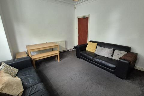 6 bedroom end of terrace house to rent, Burton Road, M20 2LZ