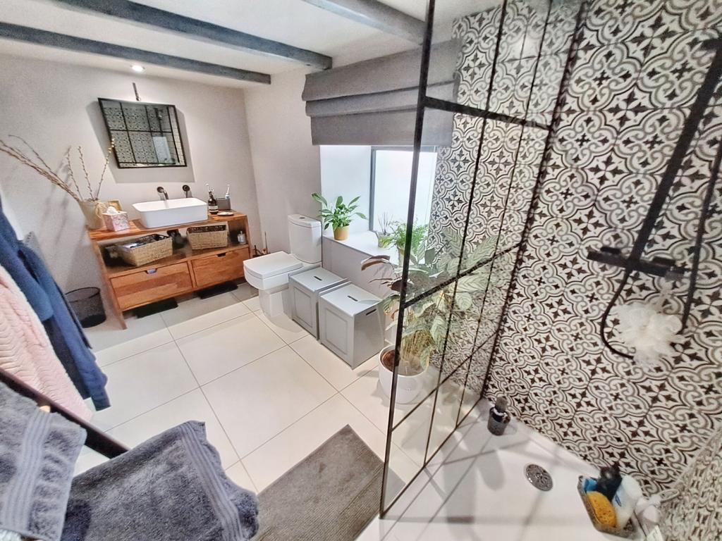 Quality Fitted Shower Room