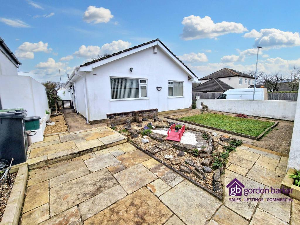 Bracken Road, Ferndown BH22 3 bed detached bungalow to rent £1,500