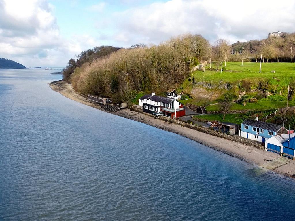 Holyhead Road, Bangor, Gwynedd, LL57 4 bed detached house for sale £
