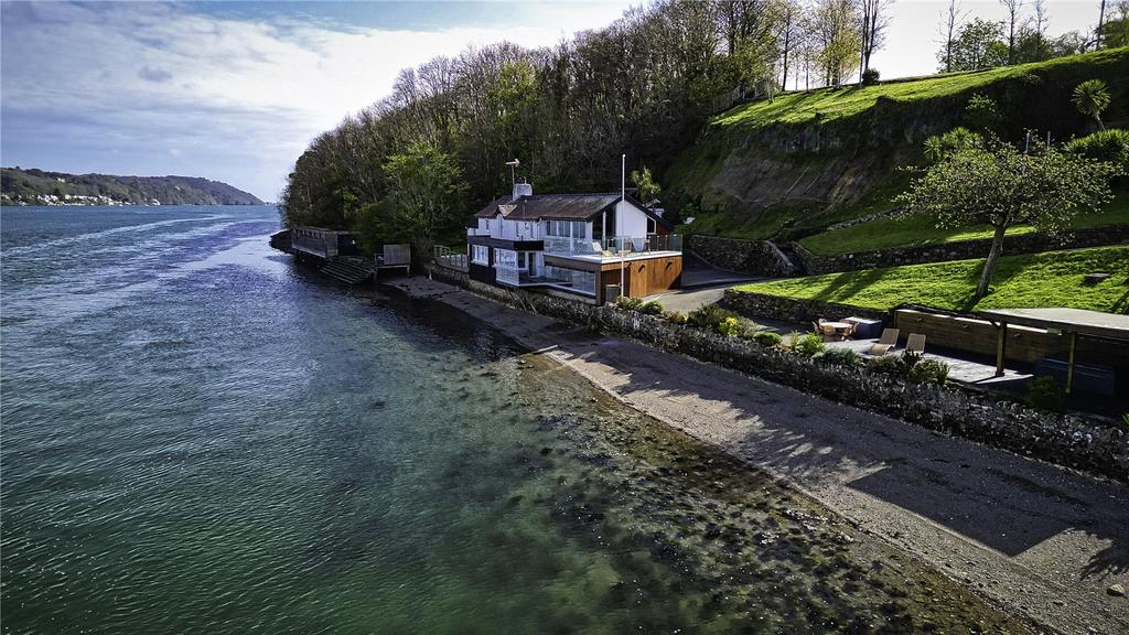 Holyhead Road, Bangor, Gwynedd, LL57 4 bed detached house for sale £