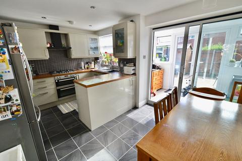 3 bedroom terraced house for sale, Woodlands, Evesham, WR11 1XH