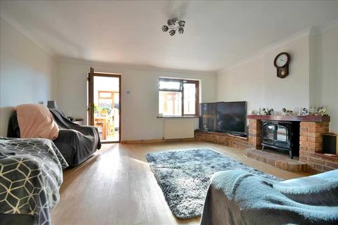 3 bedroom semi-detached house for sale, Trenchard Crescent, Springfield, Chelmsford