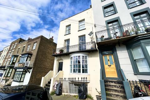 3 bedroom flat for sale, Trinity Square, Margate