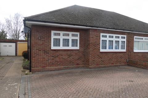 2 bedroom semi-detached bungalow to rent, Hunter Drive, Hornchurch RM12