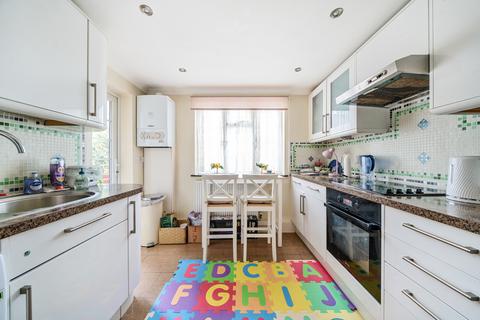 2 bedroom flat for sale, Wilmer Crescent, Kingston Upon Thames, KT2