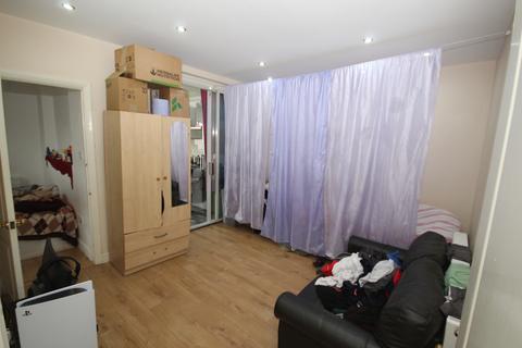2 bedroom maisonette for sale, Beresford Avenue, Wembley, Middlesex HA0