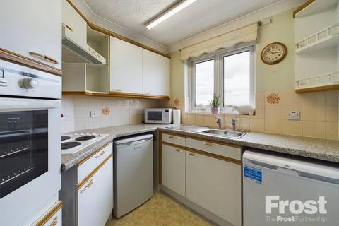 1 bedroom apartment for sale, High Street, Feltham, TW13