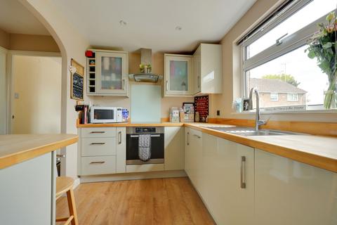 2 bedroom ground floor flat for sale, Leylands Park, Burgess Hill, RH15