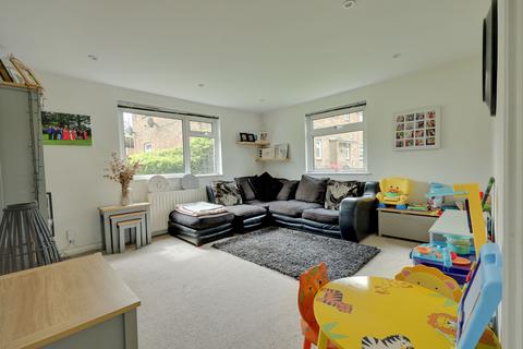 2 bedroom ground floor flat for sale, Leylands Park, Burgess Hill, RH15