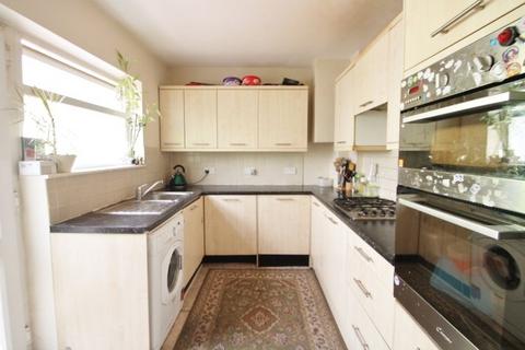 3 bedroom terraced house to rent, Lansbury Avenue, Feltham, Middlesex, TW14