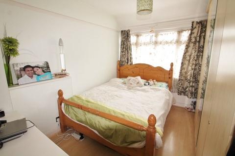 3 bedroom terraced house to rent, Lansbury Avenue, Feltham, Middlesex, TW14