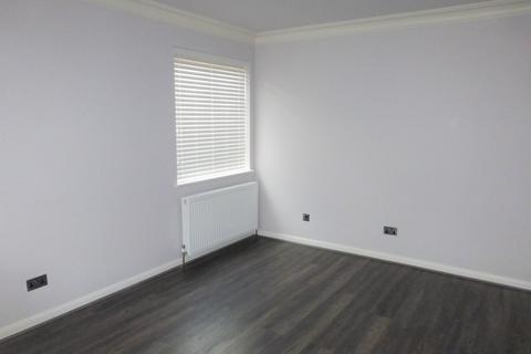 2 bedroom flat to rent, Gridiron Place, Upminster RM14