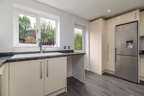 18 Donne Close, Kettering, NN16 9XS