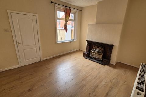 2 bedroom terraced house to rent, Claremont Road, M14 7PB