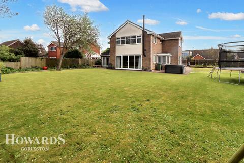 5 bedroom detached house for sale, Lowestoft Road, Gorleston