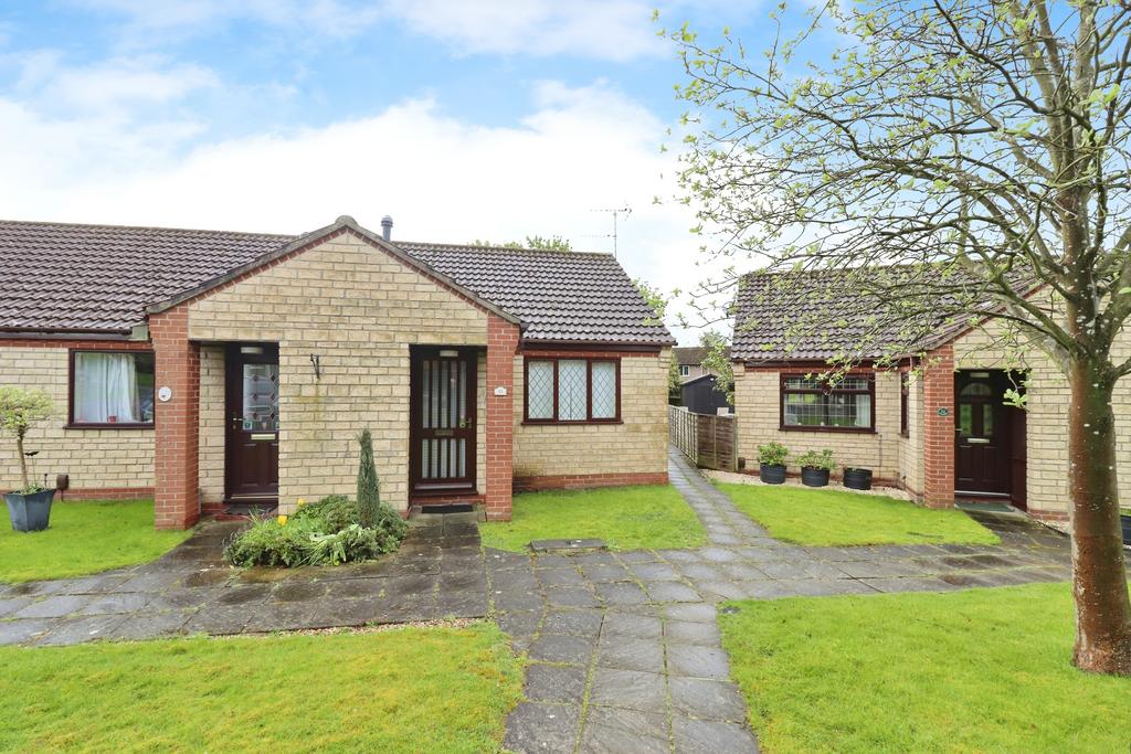Meadowlake Close, Lincoln LN6 2 bed terraced bungalow for sale £140,000