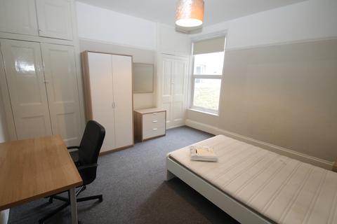 2 bedroom flat to rent, North Road East, Plymouth PL4