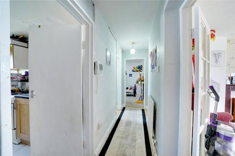 2 bedroom flat for sale, Seaford Road, Enfield, EN1