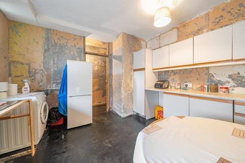 3 bedroom flat for sale, Mandeville House, Clapham, London, SW4