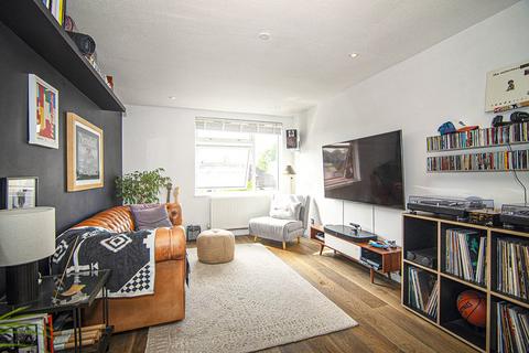 1 bedroom penthouse for sale, St Marks Road, Teddington, Middlesex, TW11