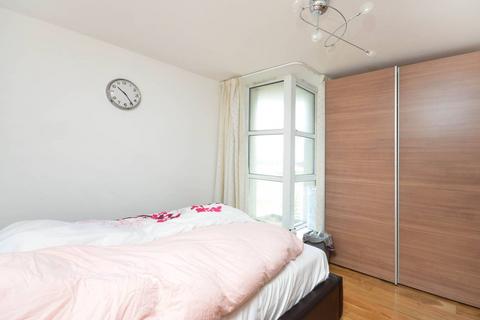 2 bedroom flat for sale, Barrier Point Road, Silvertown, London, E16