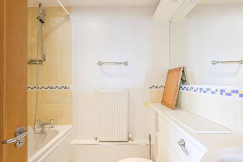 2 bedroom flat for sale, Barrier Point Road, Silvertown, London, E16