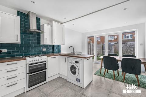 2 bedroom end of terrace house to rent, Cardine Mews, London, SE15