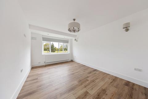 2 bedroom flat to rent, Avondale Close, Loughton, Essex
