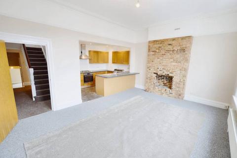 5 bedroom maisonette to rent, Christchurch Road, Bournemouth BH7