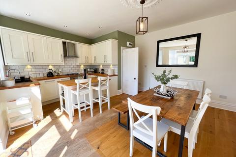 4 bedroom end of terrace house for sale, Long Lane, Holmfirth HD9
